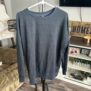 Woman’s M Crewneck Sweatshirt